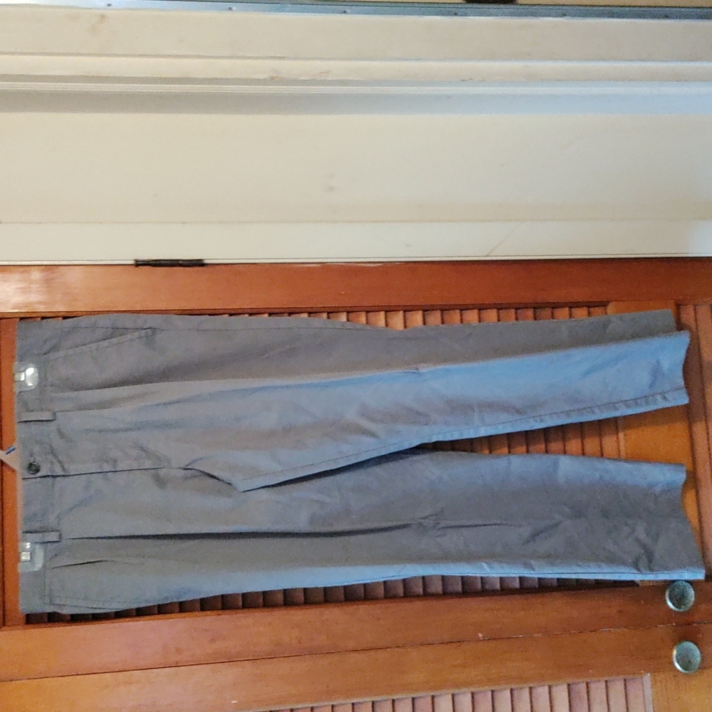 Dockers D3 men's size 34 X 32 gray pleated pants
